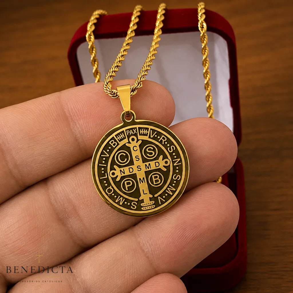 Medalha de São Bento em Ouro 18K | Fé, Proteção e Devoção