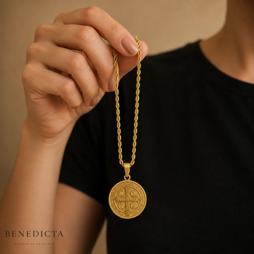 Medalha de São Bento em Ouro 18K | Fé, Proteção e Devoção